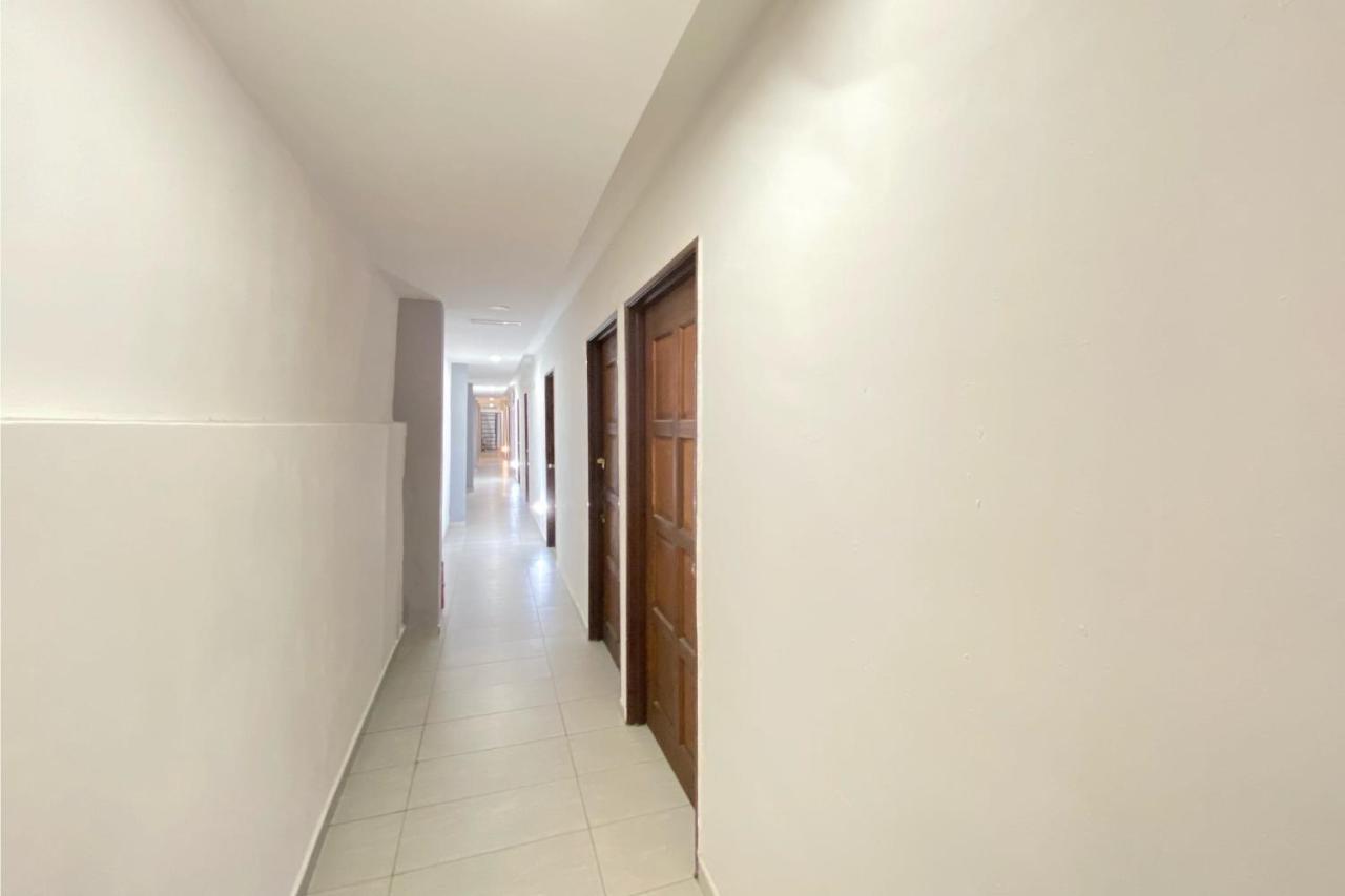 Spot On 90283 Twenty Seven Muntri Hotel Tanjung Bungah  Buitenkant foto
