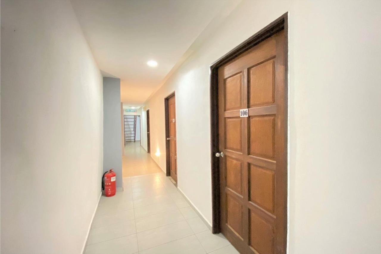 Spot On 90283 Twenty Seven Muntri Hotel Tanjung Bungah  Buitenkant foto