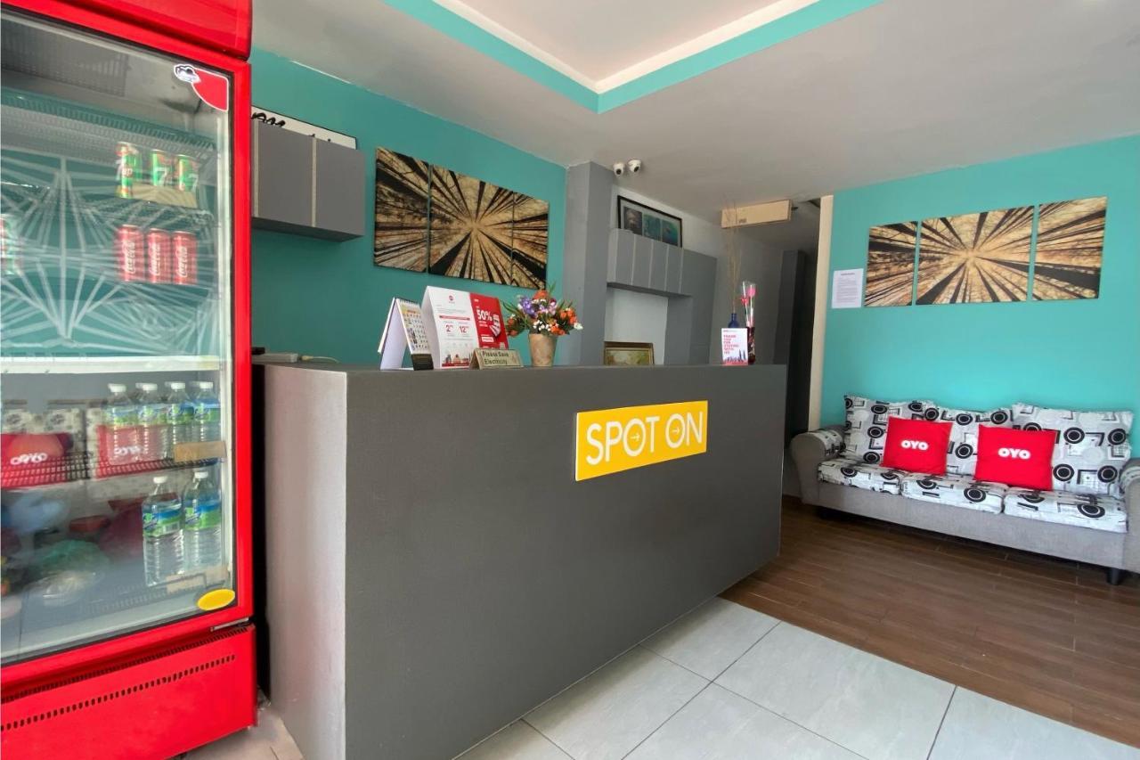 Spot On 90283 Twenty Seven Muntri Hotel Tanjung Bungah  Buitenkant foto