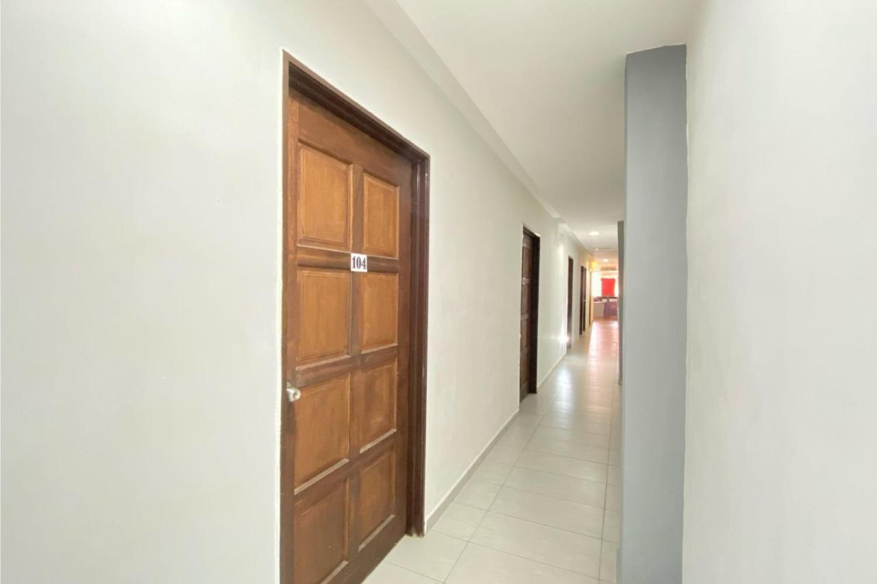 Spot On 90283 Twenty Seven Muntri Hotel Tanjung Bungah  Buitenkant foto
