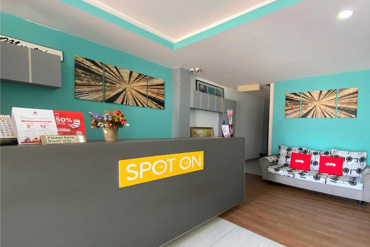 Spot On 90283 Twenty Seven Muntri Hotel Tanjung Bungah  Buitenkant foto